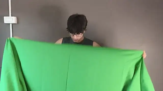 Aaron Eze online show from 04.18.26