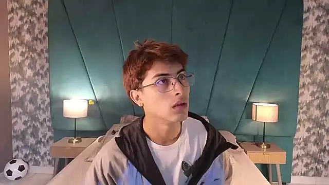 Aaron Eze online show from 07.12.26
