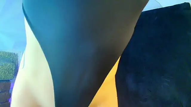 Snapshot of LiliBundy chatting on 10.25.25 LiliBundy online show from 10.25.25