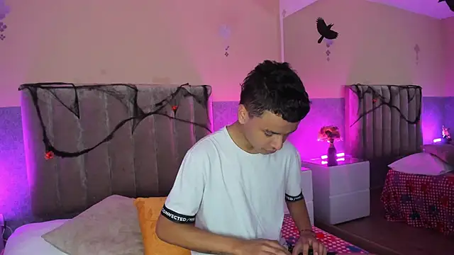 Xavier Fox    online show from 10.18.25