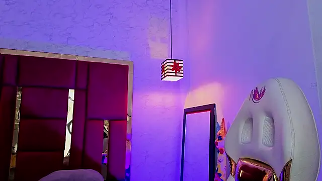 moon winy online show from 03.17.26