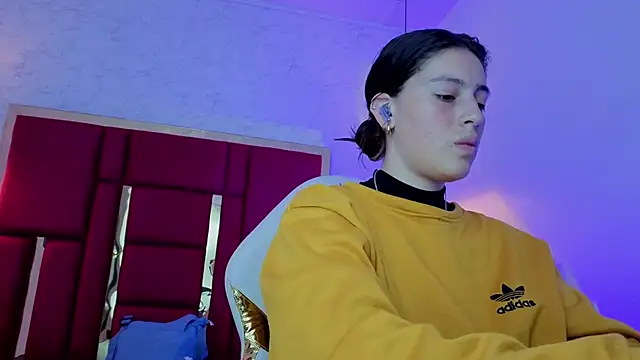 moon winy online show from 03.31.26