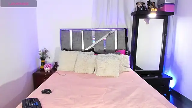 IvettePetit online show from 02.26.26