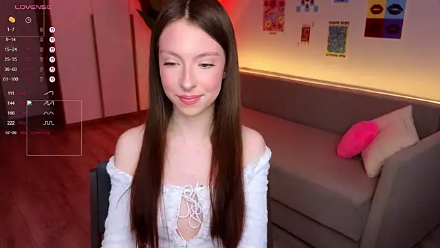 Snapshot of Yasmin_Kass chatting on 05.14.26 Yasmin Kass online show from 05.14.26