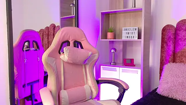 Lullaby Charade online show from 12.22.25