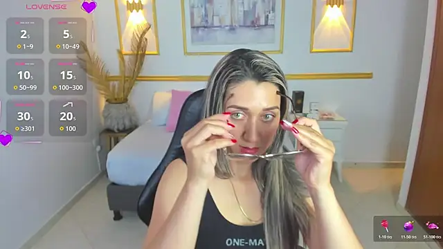 karlyy  online show from 11.21.25