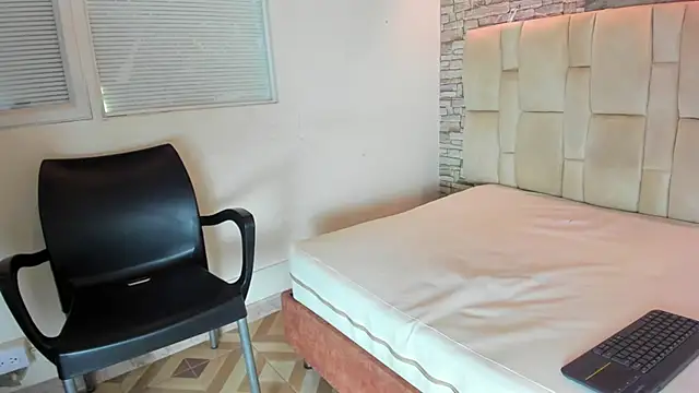 Snapshot of Owenn_17 chatting on 10.20.25 Owenn 17 online show from 10.20.25