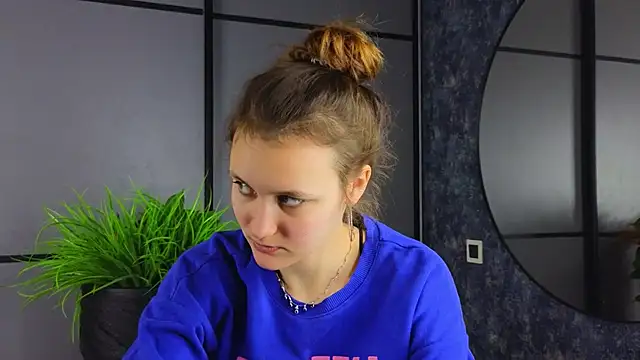 Snapshot of FoxFever chatting on 11.05.25 FoxFever online show from 11.05.25