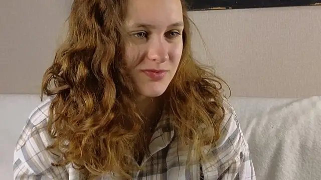 Snapshot of FoxFever chatting on 11.07.25 FoxFever online show from 11.07.25