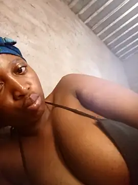 Snapshot of Bretbooty23 chatting on 10.28.25 Bretbooty23 online show from 10.28.25