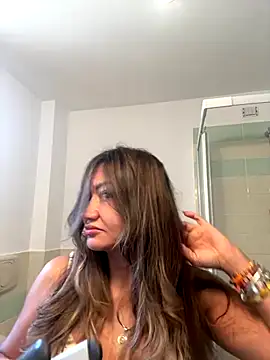 Snapshot of gabriellacali chatting on 10.18.25 gabriellacali online show from 10.18.25