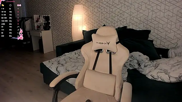 NayaValen online show from 03.17.26