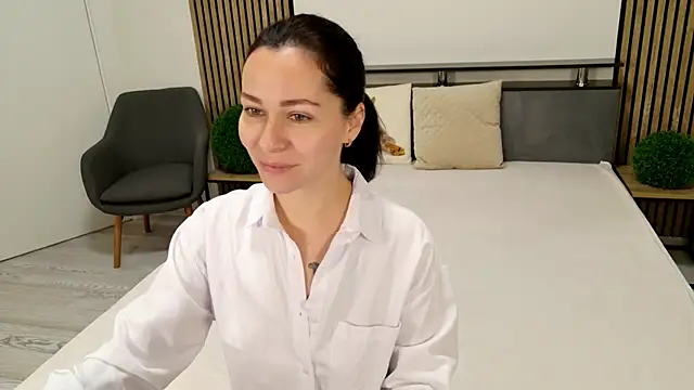 DitaNoir online show from 11.02.25