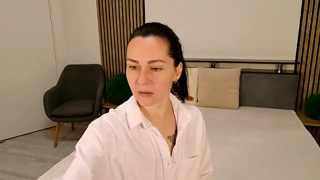 Snapshot of DitaNoir chatting on 04.01.26 DitaNoir online show from 04.01.26