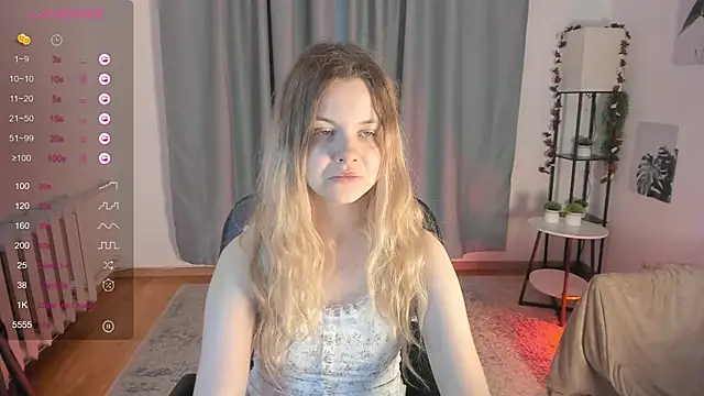 Snapshot of DreamSinder chatting on 10.22.25 DreamSinder online show from 10.22.25