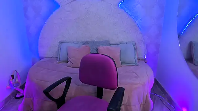 Snapshot of valentina_clk chatting on 11.26.25 valentina clk online show from 11.26.25