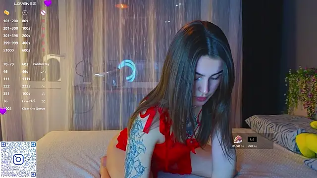 Snapshot of TinyMollys chatting on 02.14.26 TinyMollys online show from 02.14.26