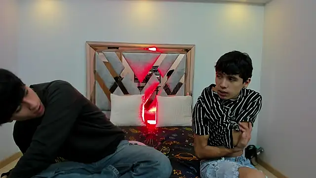 Snapshot of hoot_booys_ chatting on 11.24.25 hoot booys online show from 11.24.25