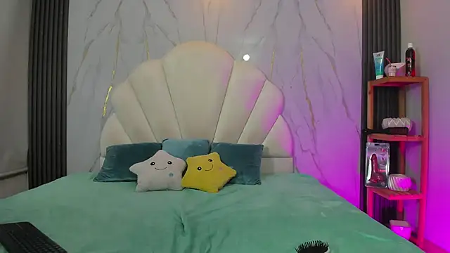 hoot booys  online show from 04.07.26