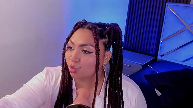 Halleyrosse online show from 11.21.25