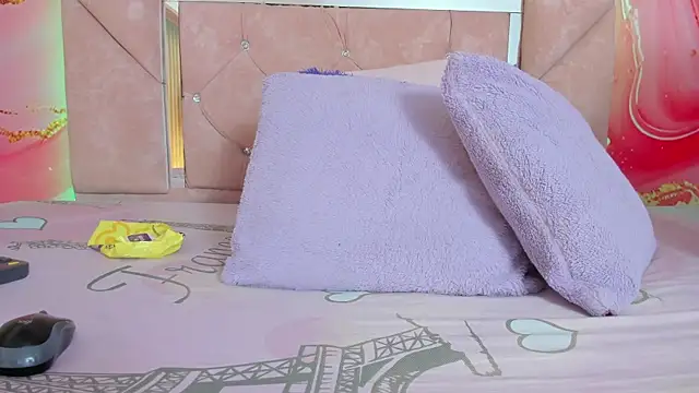 mia  blaze   online show from 04.13.26