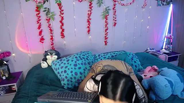 Snapshot of NathallyRouse chatting on 11.29.25 NathallyRouse online show from 11.29.25