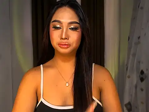 Snapshot of BigBrownCock_Candice chatting on 11.04.25 BigBrownCock Candice online show from 11.04.25