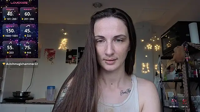 Snapshot of mistressaurora chatting on 11.15.25 mistressaurora online show from 11.15.25