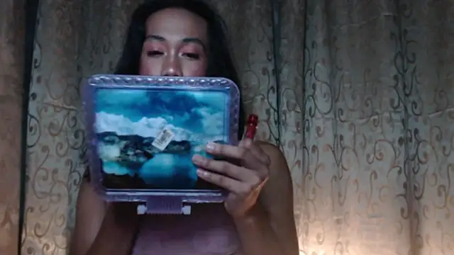 taylaxuxu online show from 10.17.25