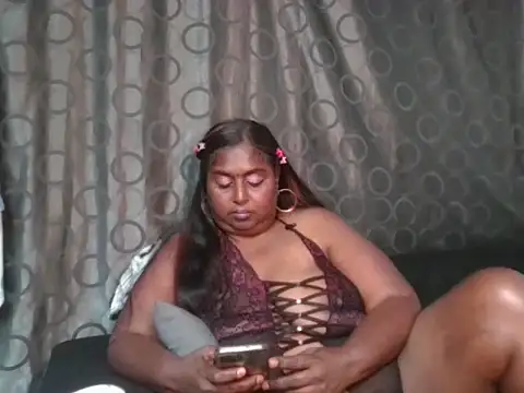 Snapshot of Indianhoney58 chatting on 10.22.25 Indianhoney58 online show from 10.22.25