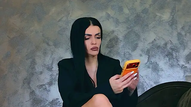 Snapshot of KimWilmes chatting on 05.19.26 KimWilmes online show from 05.19.26