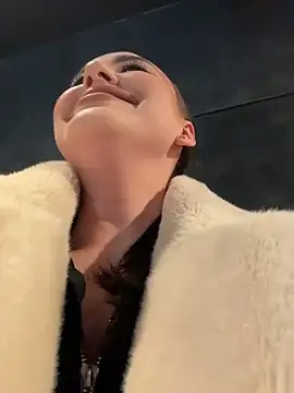 KiraSunshine online show from 12.16.25