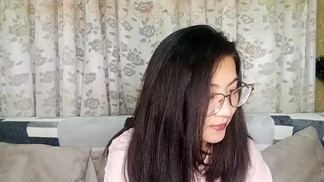 LinneaHyles online show from 12.22.25