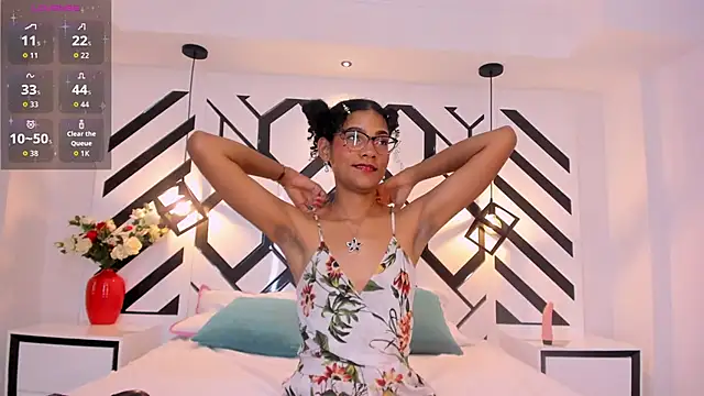 AuroraPinkk online show from 12.15.25