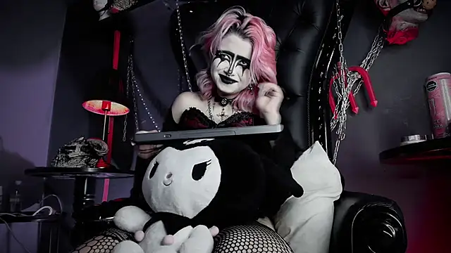 Snapshot of Navier__ chatting on 02.20.26 Navier online show from 02.20.26