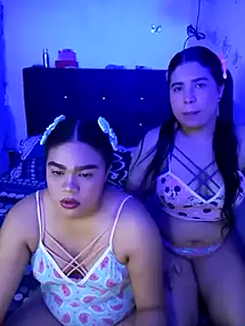 Snapshot of 2moons_full_of_love chatting on 11.05.25 2moons full of love online show from 11.05.25