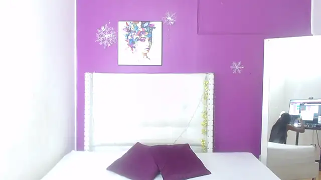 Snapshot of innocent_sexybaby chatting on 11.08.25 innocent sexybaby online show from 11.08.25