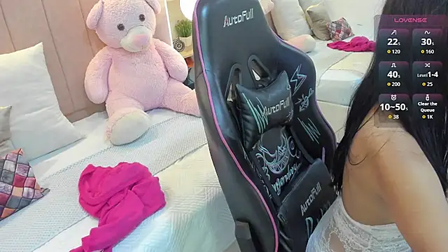 Snapshot of dulce_morbida chatting on 10.27.25 dulce morbida online show from 10.27.25