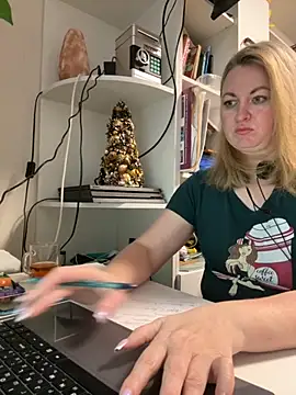 Amelia-Diamond online show from 12.03.25