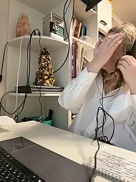 Amelia-Diamond online show from 12.04.25