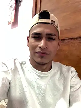 Snapshot of Emiliano_Reyes chatting on 06.03.26 Emiliano Reyes online show from 06.03.26