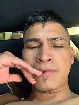 Snapshot of Emiliano_Reyes chatting on 07.08.26 Emiliano Reyes online show from 07.08.26
