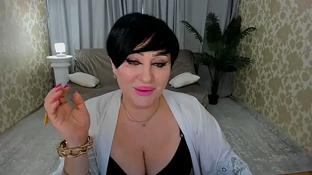 KiraTempt online show from 01.10.26