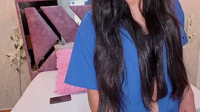 Snapshot of ChrisLuxury chatting on 11.22.25 ChrisLuxury online show from 11.22.25