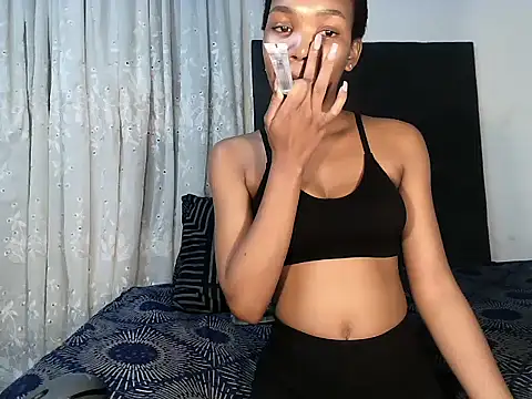 MinnieBee101 online show from 02.15.26