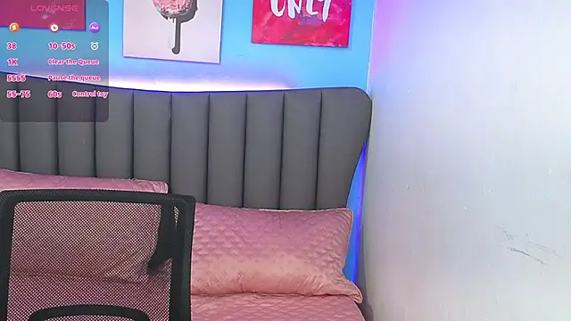 Aria Russo online show from 11.28.25