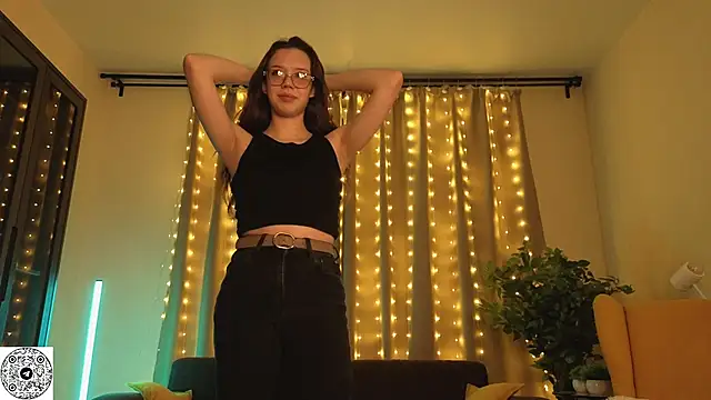 Snapshot of FabiolaCowing chatting on 11.02.25 FabiolaCowing online show from 11.02.25