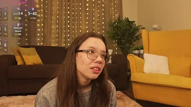 Snapshot of FabiolaCowing chatting on 11.20.25 FabiolaCowing online show from 11.20.25