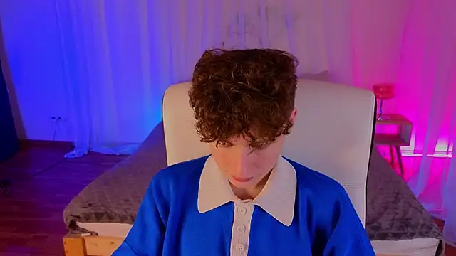 Snapshot of crisp1n chatting on 11.09.25 crisp1n online show from 11.09.25