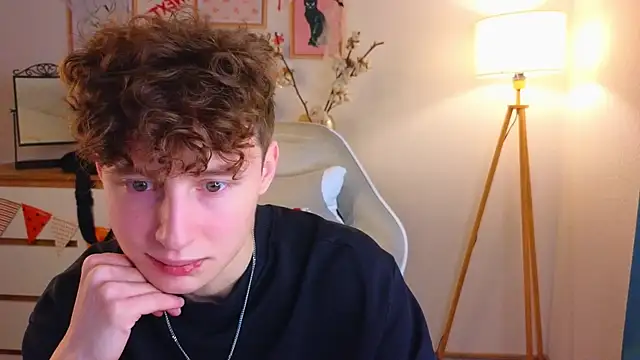 Snapshot of crisp1n chatting on 11.11.25 crisp1n online show from 11.11.25